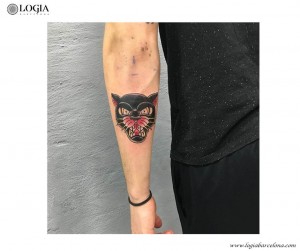tatuaje-brazo-pantera-color-logia-barcelona-larosa       